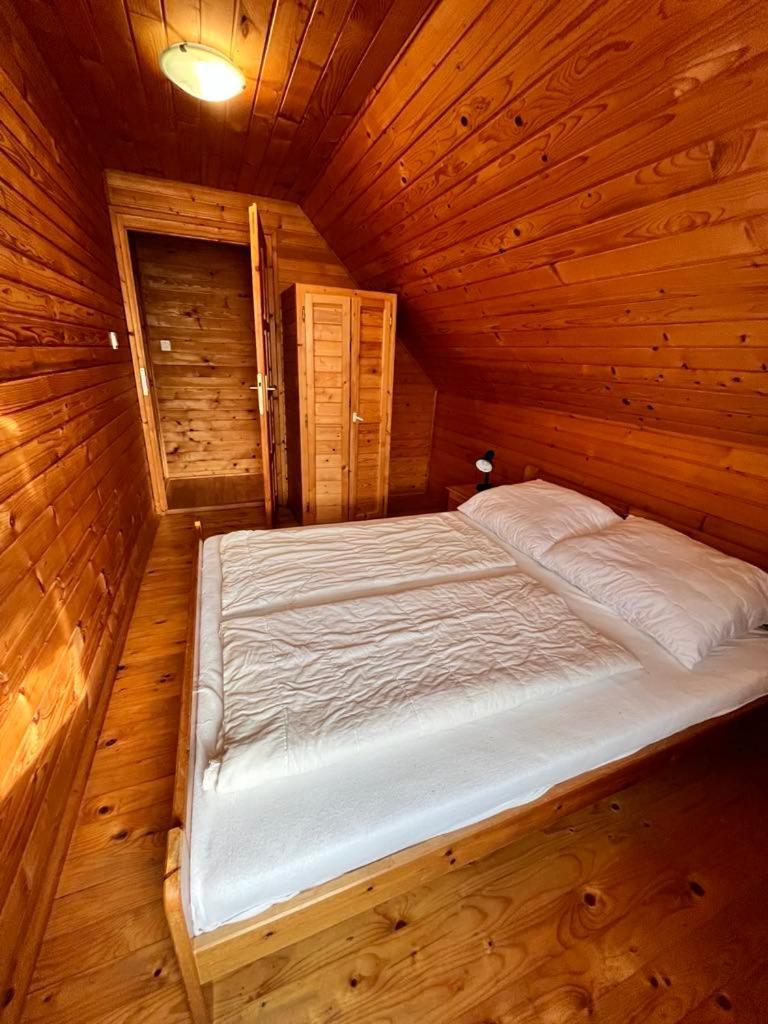 Almos Apartman Балатонфеньвеш Экстерьер фото
